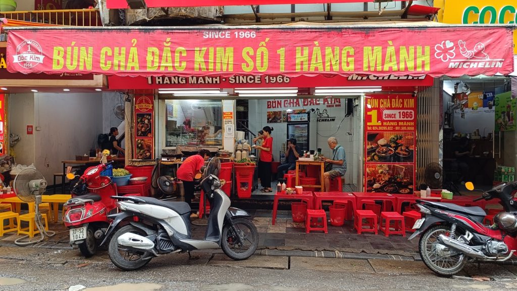 Private Hanoi Street Food Tour with Michelin Stops